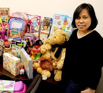 Newcomers receive toys for first Christmas in Canada